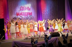 Благословите матерей! Волгодонских женщин поздравили с Днем матери